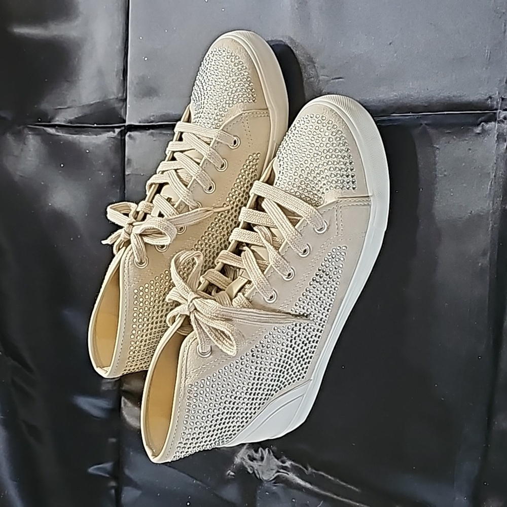 JustFab Ladies Hi-Top Sneakers Sz 9